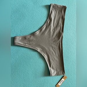 SKIMS fits everybody underwear